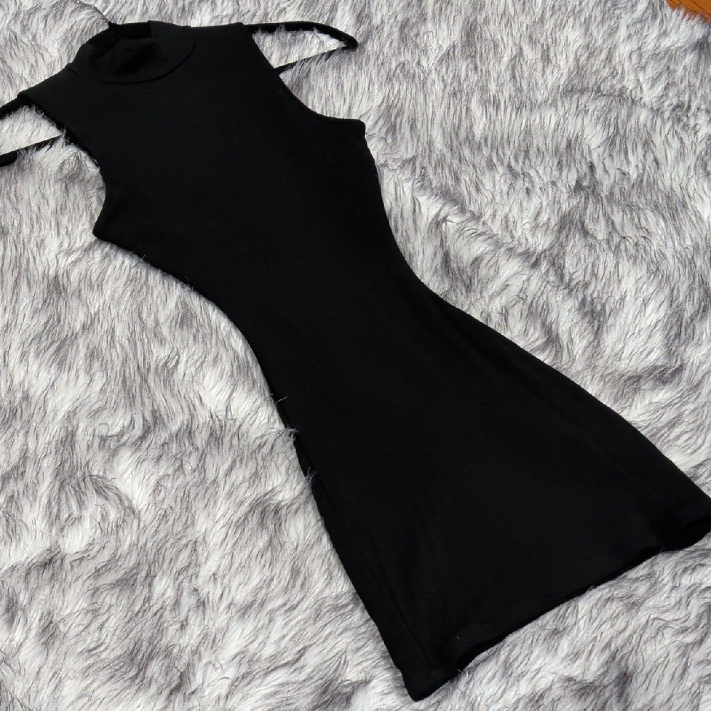 Elegant Black Sleeveless Dress